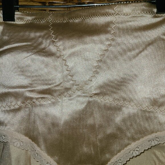 VTG Renette Foundations Girdle Brief Lace Trim SZ XL 31-32 Lined Satin - Picture 2 of 6